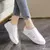 Imagem do Novos sapatos brancos femininos moda confortáveis apartamentos rendas até sapa