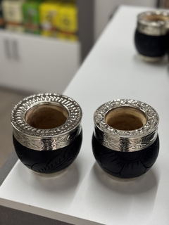 Mate imperial con base calada y virola de alpaca cincelada a mano - Mateando La Plata