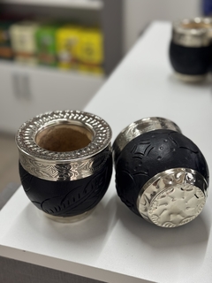 Mate imperial con base calada y virola de alpaca cincelada a mano - comprar online