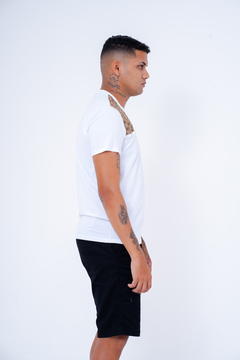 Camiseta Chinesa Gucci - Branco - comprar online