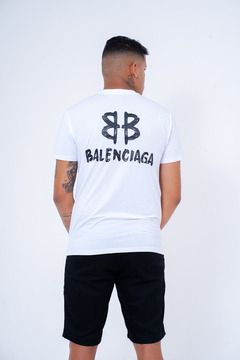 Camiseta Chinesa Balenciaga - Branco na internet