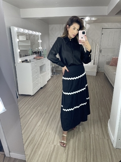 Saia Waves preta com detalhes em branco