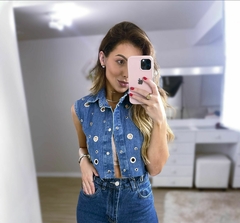Colete Jeans com Ilhoses na internet