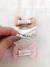 Clip Rosa com Pérola // Off White - Petit Lacciê - Babies & Children