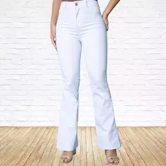 Calça Jeans Boca Sino Cintura Alta na internet