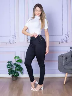 Calça Skinny com Cinto e Bolso - comprar online