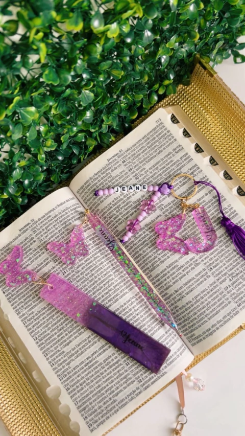 kit chaveiro, caneta e marca pagina de resina de resina