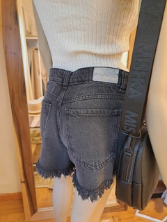 Short Cindy Black en internet
