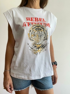 Remera Attitude en internet