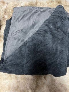 Imagen de ACOLCHADO PELUCHE CON DISEÑO QUEEN