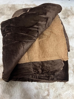 ACOLCHADO LISO CON CORDERITO QUEEN - tienda online