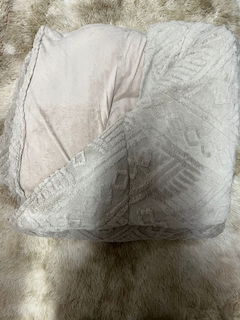 ACOLCHADO PELUCHE CON DISEÑO QUEEN