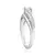 Anel Solitário de Ouro Branco com Diamantes Laterais e Diamante Central - comprar online