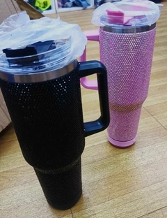 VASO QUENCHER ESTILO STANLEY CON STRASS Y PARLANTE! en internet