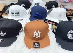 Imagen de 3 x 2 EN GORRAS!