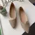 Zapatos planos de punta estrecha en internet