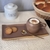 TRAVESSA RETANGULAR P CAFÉ COM LEITE - Una Decoração 