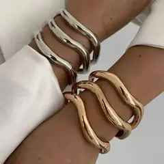 Pulseiras Geométricas de Metal na internet