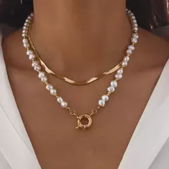 Imagem do Elegante Colar Irregular Multi-Camadas com Pingente de Coração