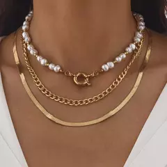 Elegante Colar Irregular Multi-Camadas com Pingente de Coração