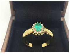 Anel Formatura Médica Ouro 18k Com Esmeralda E Brilhantes na internet