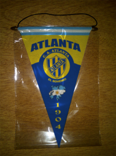 Banderín Triangular Atlanta 26 Modelos - comprar online