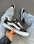 Vans Old Knu na internet