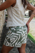 Short de Alfaiataria Folhas na internet