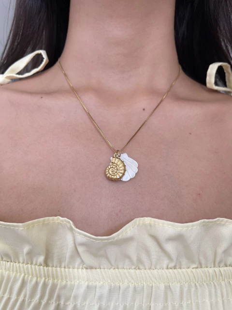 Colar Concha do Mar - aço inoxidável banhado a ouro 18k - comprar online