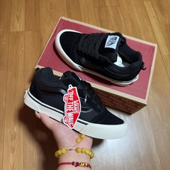 VANS KNU