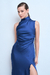 VESTIDO LARGO SATEN CUELLO AMERICANO TABLEADO - Mone
