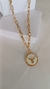Colar Cartier com pingente com detalhes da pomba da paz na internet