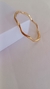 Bracelete ondulado fino na internet
