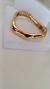 Bracelete ondulado orgânico maximalista na internet
