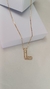 Colar delicado com inicial cravejado em micro zircônia