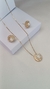 Conjunto colar e brinco cravejado em micro zircônia e detalhe em pérola