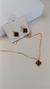Conjunto colar e brinco detalhes em trevo