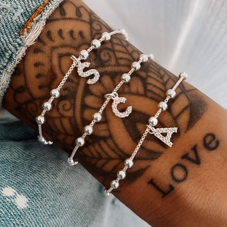Pulseira personalizada com inicial cravejada de Zircônia