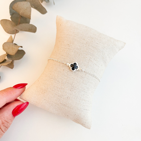Pulseira Minimalista trevo Zircônia Preta