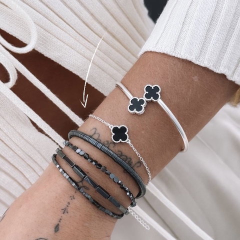 Pulseira trevo com pedra Ônix - comprar online