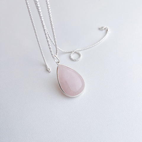 Pingente em formato de gota pedra quartzo rosa