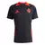 Camisa de treino preta do Internacional com detalhes em vermelho e logo da Adidas.
