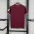 Camisa oficial Aston Villa 25/26 masculina bordô com detalhes em azul e branco, com logo Adidas e patrocinador Betano