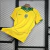 Camisa retrô amarela da seleção brasileira de futebol de 2004 com detalhes verdes e escudo da CBF no peito. Total 90