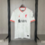 camisa-liverpool-iii-third-24-25-torcedor-masculina-branca-vermelha-cinza-van-dijk-salah-darwin-nunes-luis-diaz-gakpo-patrocinio-standard-chartered-manga-curta