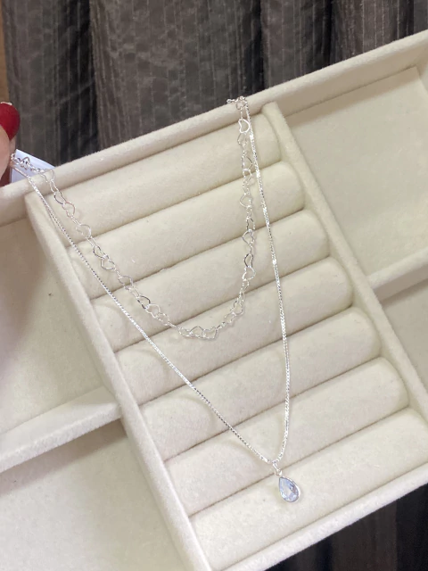 Colar duplo corações e ponto de luz