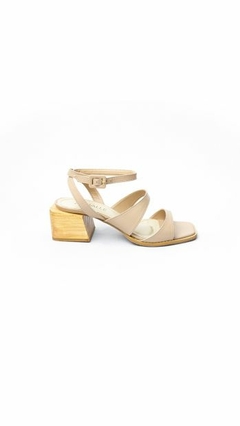 SANDALIA FEMININA SALTO BLOCO MADEIRA COR OFF - comprar online