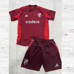 Camiseta River bordo y short