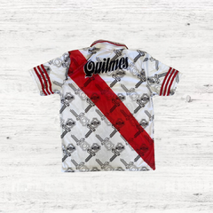 Combo camiseta River titular y River retro en internet