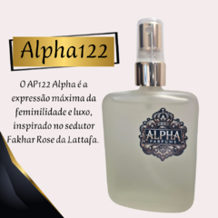 Frasco do perfume AP122 Alpha, inspirado no Fakhar Rose, destacando a elegância e feminilidade.